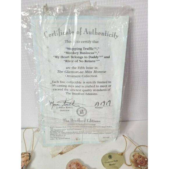 BRADFORD Editions Glamorous Miss Monroe Ornaments - Picture 5 of 5